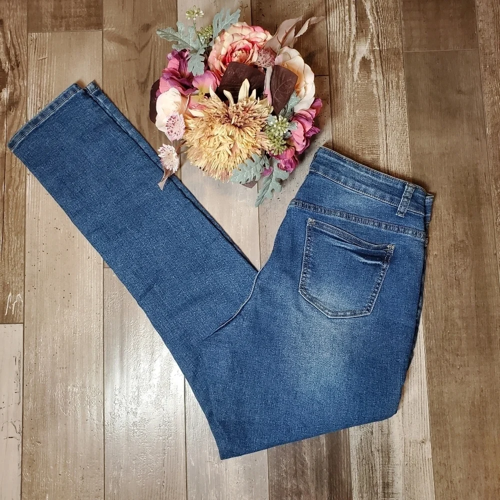 Fashion Nova Stretchy Blue Skinny Jeans Size 15/16 NWOT